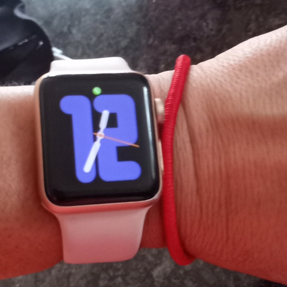 Apple Watch - Picture 2 of 4